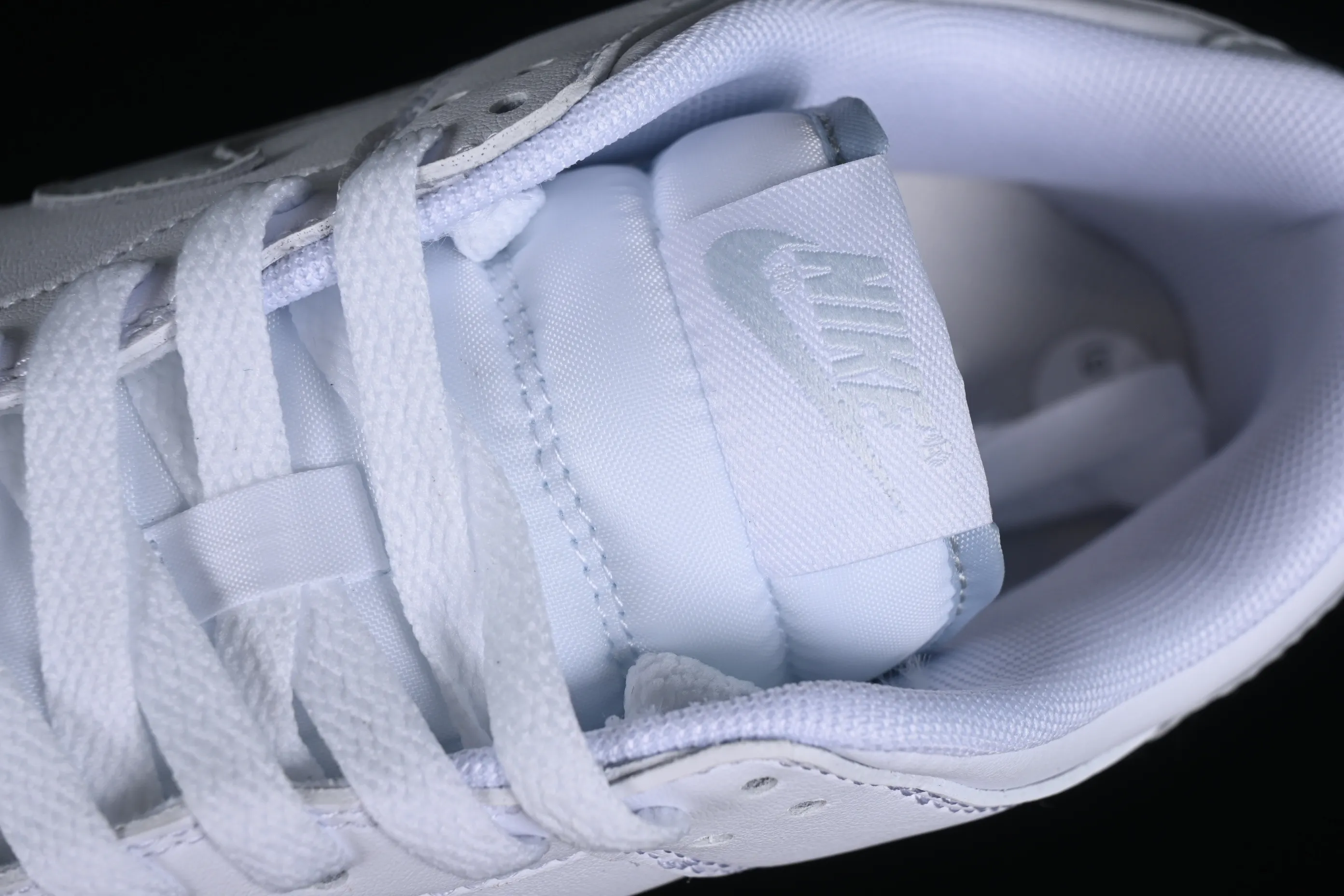 All Categories Nk SB Dunk Series Nk SB Dunk Low Low-top sneakers Nk SB Dunk Low All-white color Low-top casual sports skateboard shoes DV0831-101